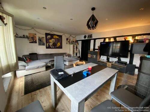 Wohnzimmer - 6 Zimmer Mehrfamilienhaus, Wohnhaus in Neuenbürg / Arnbach