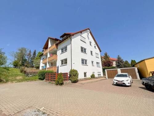 Außenansicht und Garage - Etagenwohnung mit 85,30 m&sup2; in Klipphausen zum Kaufen