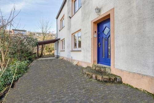 Hauseingang - 8 Zimmer Doppelhaushälfte in Düsseldorf