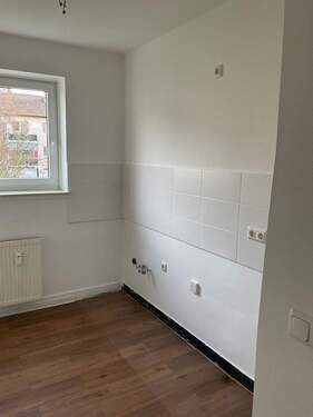 Küche mit neuen Fliesenspiegel.jpeg - 