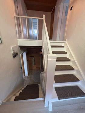 Flur Treppe zu OG Wohnhaus - 
