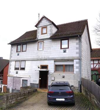 Straßenansicht vom Haus.JPG - *** Preisreduzierung! - Einfamilienhaus mit Wiese und Stallung in Edertal OT zu verkaufen ***