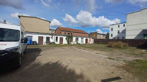 Grundstück/Nebengebäude/Lagerräume - 1 Zimmer Einfamilienhaus in Wriezen