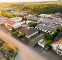 Geräumiges Ein- bis Zweifamilienhaus inkl. 288 m² Halle - enormes Potenzial in Biebertal