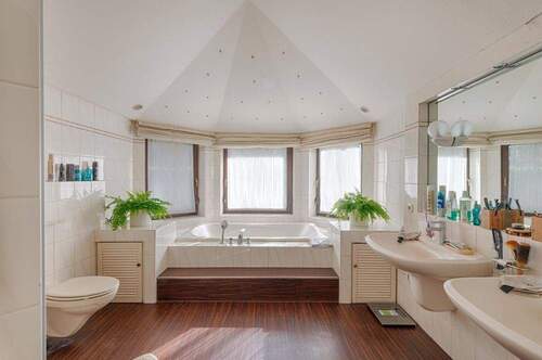 Bad mit Wanne & Dusche - 