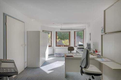 Einliegerwohnung Wohnz./Büro - 