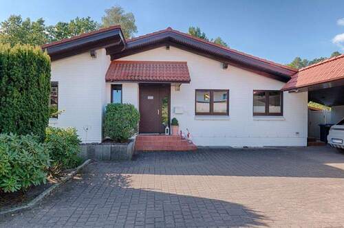 Eingang / Carport - 5 Zimmer Einfamilienhaus zum Kaufen in Buchholz in der Nordheide
