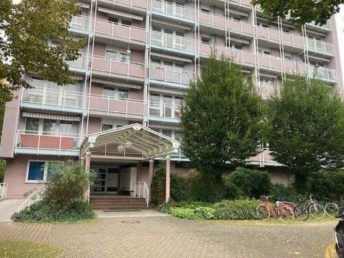 Hauseingang des Hochhauses - 2 Zimmer Etagenwohnung zur Miete in Offenbach am Main