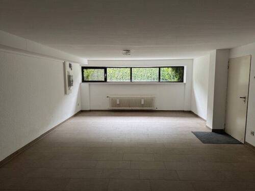 großer Hobbyraum im Keller - 