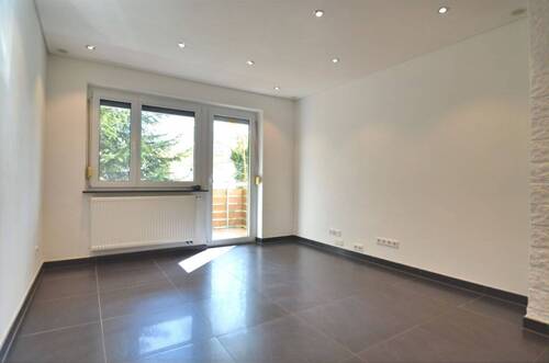 Wohnzimmer - Hochwertig sanierte Wohnung mit Blick ins Grüne