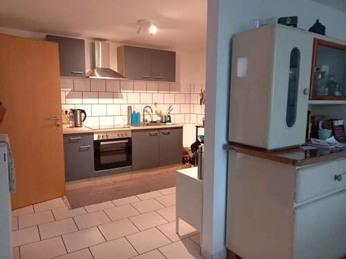 Küche und Zugang zum Wohn - Esszimmer - 