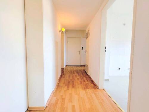 Diele - 3 Zimmer Etagenwohnung zum Kaufen in Grevenbroich