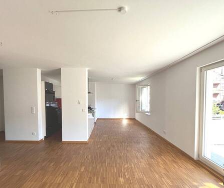 Wohnzimmer mit Balkon - 