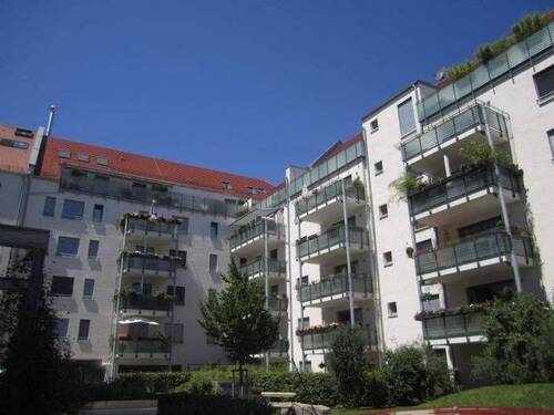 Hausansicht - Exklusive 3-Zimmer-Wohnung mit Süd-Balkon im Herzen von St. Johannis