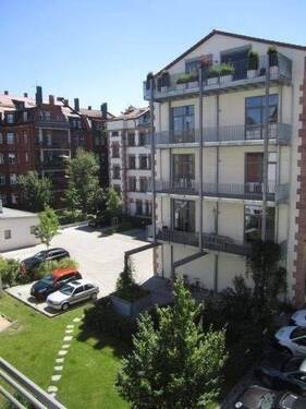 Blick vom Balkon - 3 Zimmer Etagenwohnung zur Miete in Nürnberg