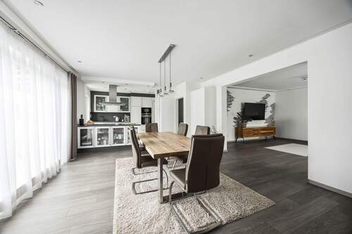 Wohnen + Essen + Küche - 90 m² Wohnkomfort - attraktive 2-Zimmer-Wohnung in Nürnberg Altenfurt