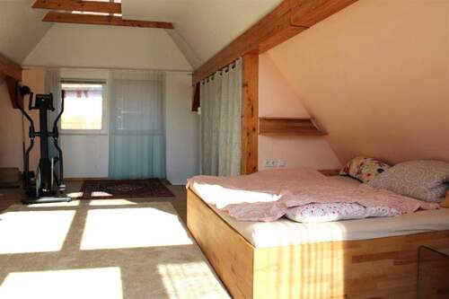 DG-Zimmer mit Bett/Schrank - 