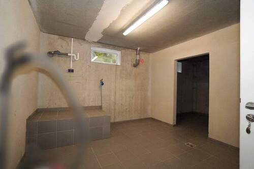 Doppelkellerraum mit eig. Waschm.- + Trocknerstellplatz - 