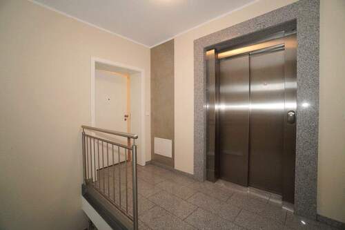 Aufzug vom Keller bis zum Dachgeschoss - 3 Zimmer Etagenwohnung in Paderborn / Elsen