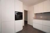 Einbauküche, Backofen und Kühlschrank - 