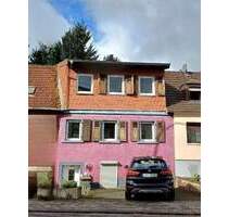 FREI! Renoviertes Einfamilienhaus mit Innenhof, Gartenterrasse, Garten, 2 Autoabstellplätzen vor dem Haus, in St. Ingbert (Nähe Krankenhaus)) - Sankt Ingbert