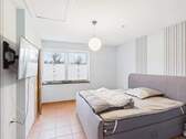 Schlafzimmer mit Ankleide - 
