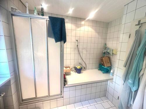 Dusche mit Badewanne - 