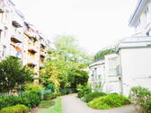 begrünter Innenhofbereich I - Terrassenwohnung mit 76,00 m&sup2; in Nürnberg zur Miete