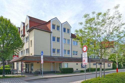 Seitenansicht - Großzschachwitz: Balkon + Wanne