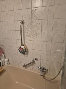 Badezimmer mit Wanne - 