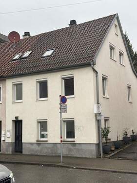 Außenbild - Gepflegte Doppelhaushälfte in zentraler Lage - Nähe Schwabengalerie, ideal für Paare oder Expats