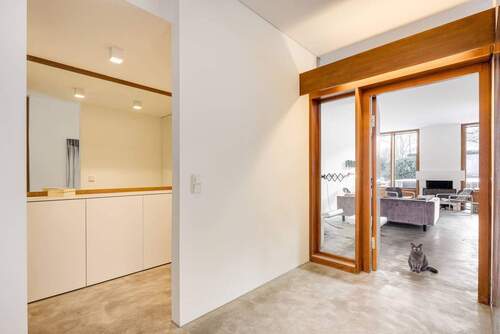 Gaderobe - Einfamilienhaus mit 283,00 m&sup2; in München zur Miete