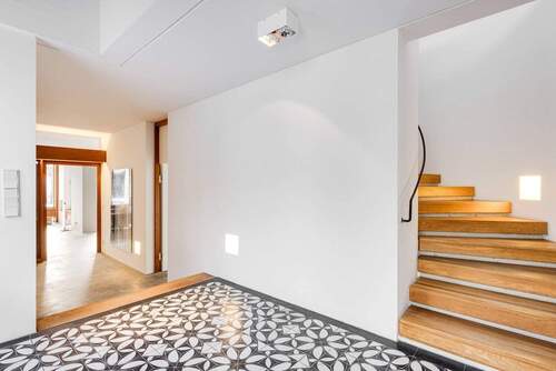 Treppe zum Obergeschoss - 