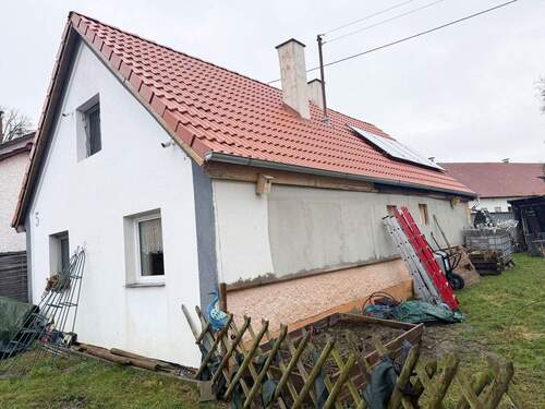 Hausansicht seitlich.jpeg - Einfamilienhaus mit 80,00 m&sup2; in Bubesheim zum Kaufen