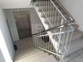 Blick Dachgeschosseinheit - 2 Zimmer Mehrfamilienhaus, Wohnhaus in Köln