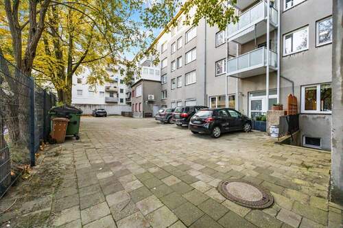 Hinterhof - Parkplätze - 