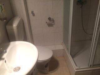 Badezimmer mit Duschbad - Etagenwohnung mit 50,00 m&sup2; in Kassel zum Kaufen