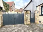 Toreinfahrt und Eingang - 