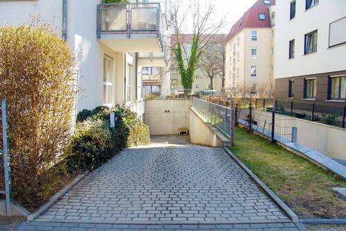 Tiefgaragenzufahrt - Garage, Stellplatz zum Kaufen in Dresden