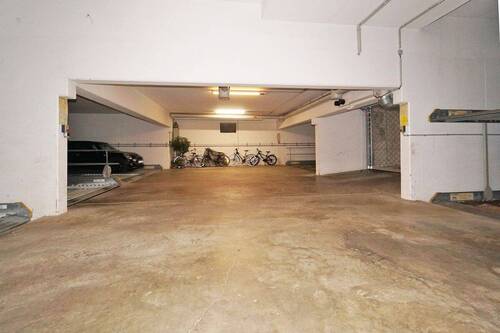 Tiefgarae - Garage, Stellplatz in Dresden