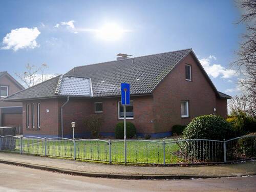 Außenansicht von der Straße - Einfamilienhaus mit 175,00 m² in Sankt Michaelisdonn zum Kaufen