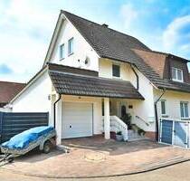 Großzügiges, top gepflegtes EFH mit Garten, Balkon & Dachstudio in Feldrandlage - Freisbach