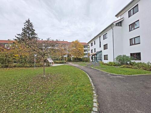 Großzügige Grünanlage - Gemütliche 3-Zimmerwohnung in S-Bahnhofnähe mit Süd-Balkon....