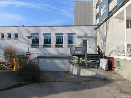 Eingang mit Treppenlift - Einfamilienhaus in Essen