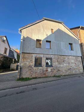 Straßenansicht Vorderhaus - 