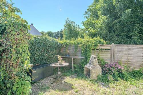 Sitzecke im Garten - 8 Zimmer Mehrfamilienhaus, Wohnhaus in Giesen