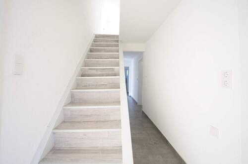 Treppe ins Obergeschoss - 