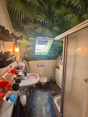 DG Tageslichtbad mit Dusche und WC. - 