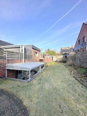 Blick durch den Garten 3 - 