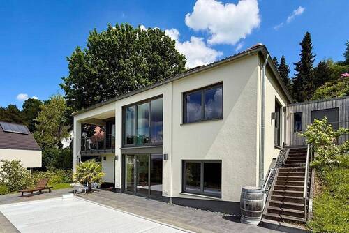 Möbiliertes Einfamilienhaus in bester Lage - Möbiliertes Einfamilienhaus in bester Lage: Ruhe, Aussicht und Natur in perfekter Harmonie